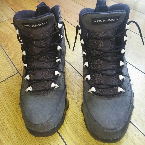 Jordan Wolf Grey 9s - Picture 4 of 4